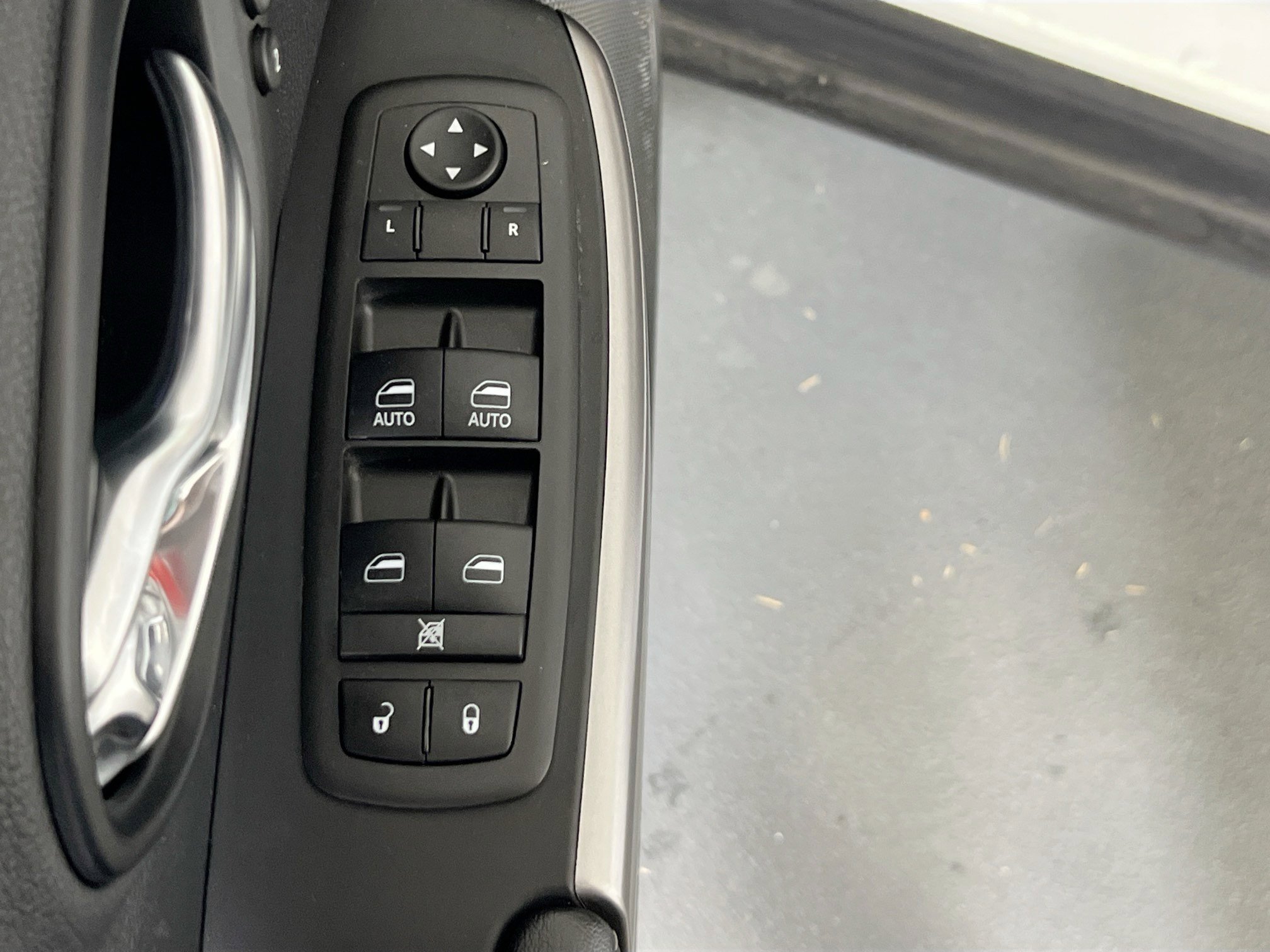 Used 2022 Jeep Cherokee Limited w/ Mopar Interior Package image 17