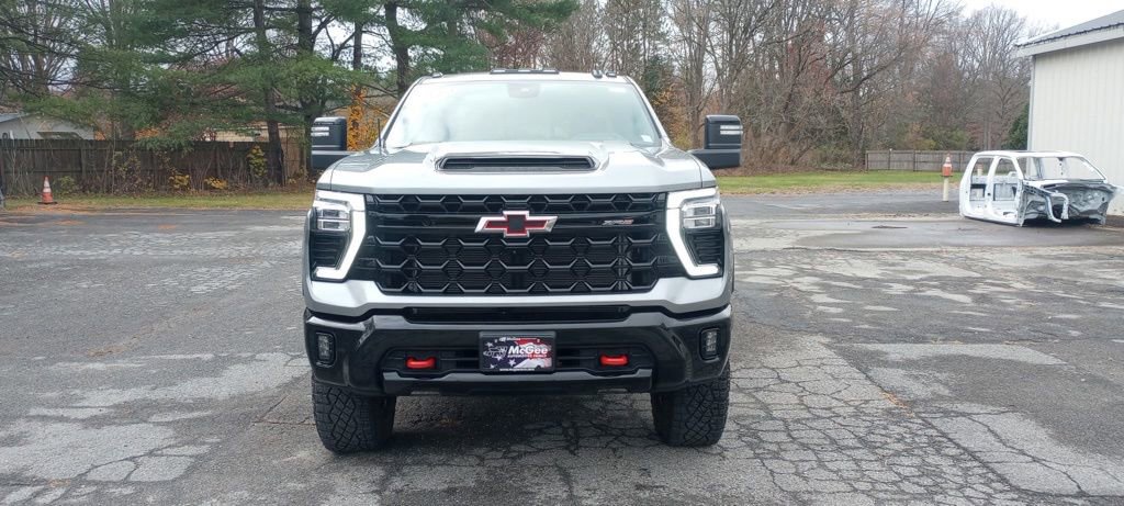 Used 2024 Chevrolet Silverado 2500 ZR2 w/ Technology Package image 2