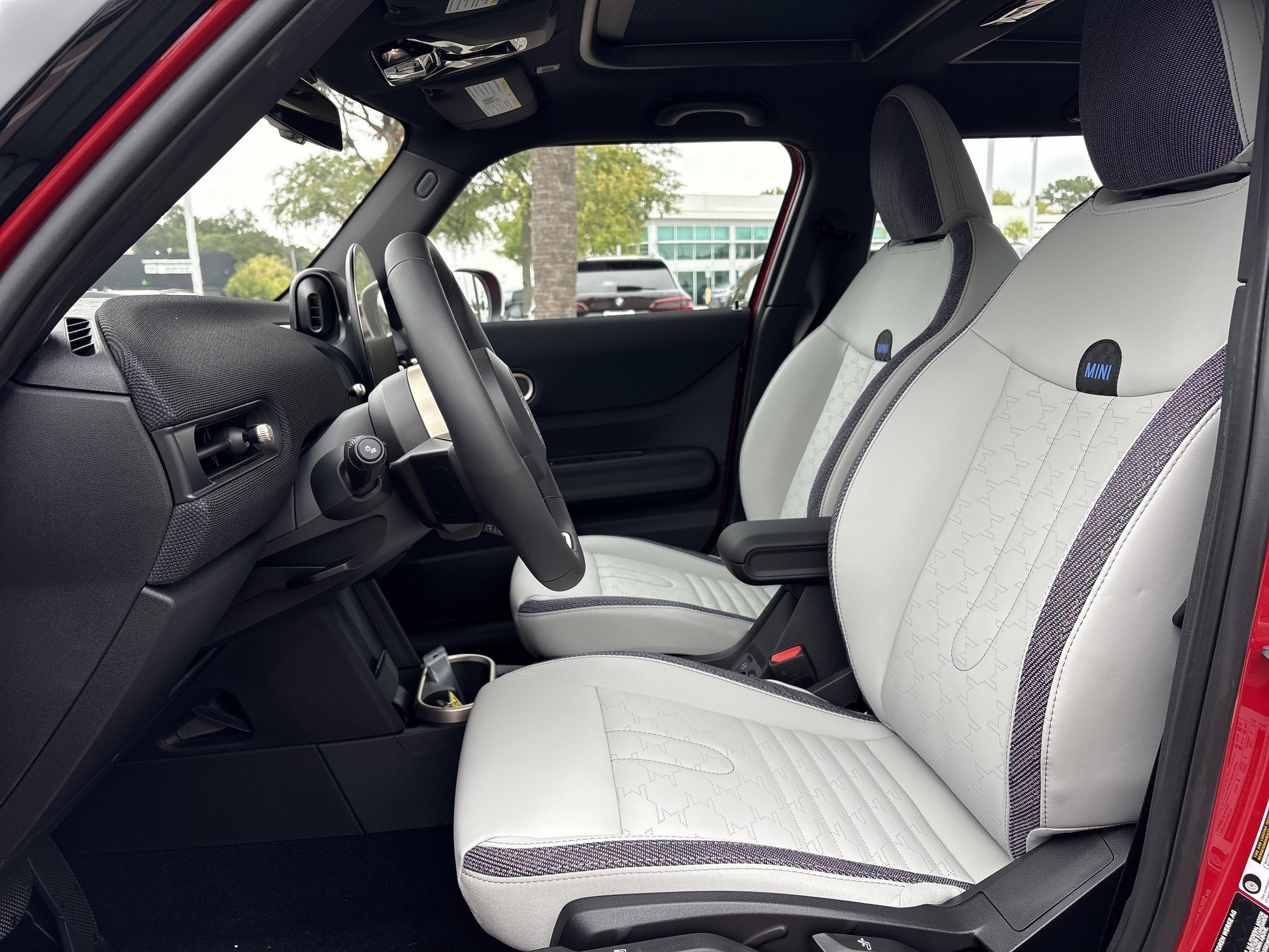 Used 2026 MINI Cooper 4-Door Hardtop image 9