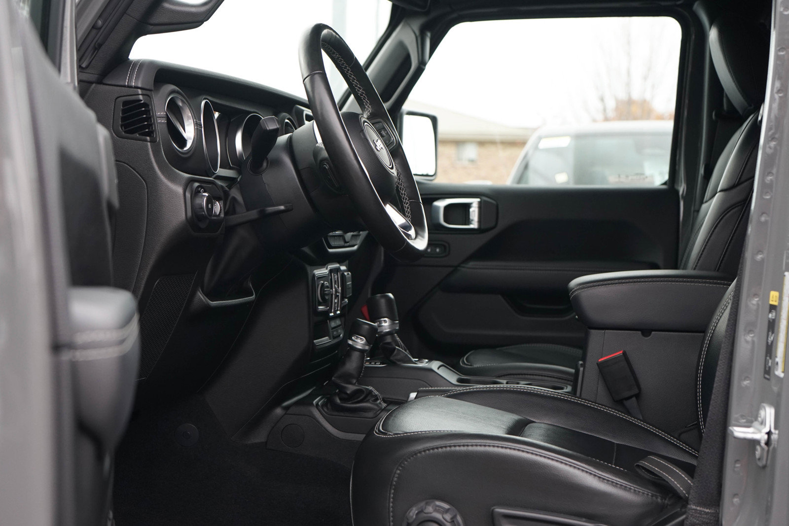 Used 2022 Jeep Wrangler Unlimited Sahara w/ Cold Weather Group image 13