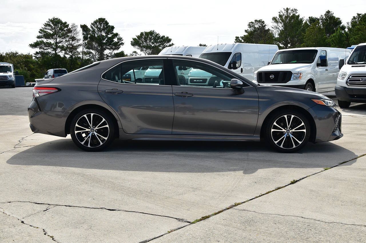 Used 2018 Toyota Camry SE FWD image 8