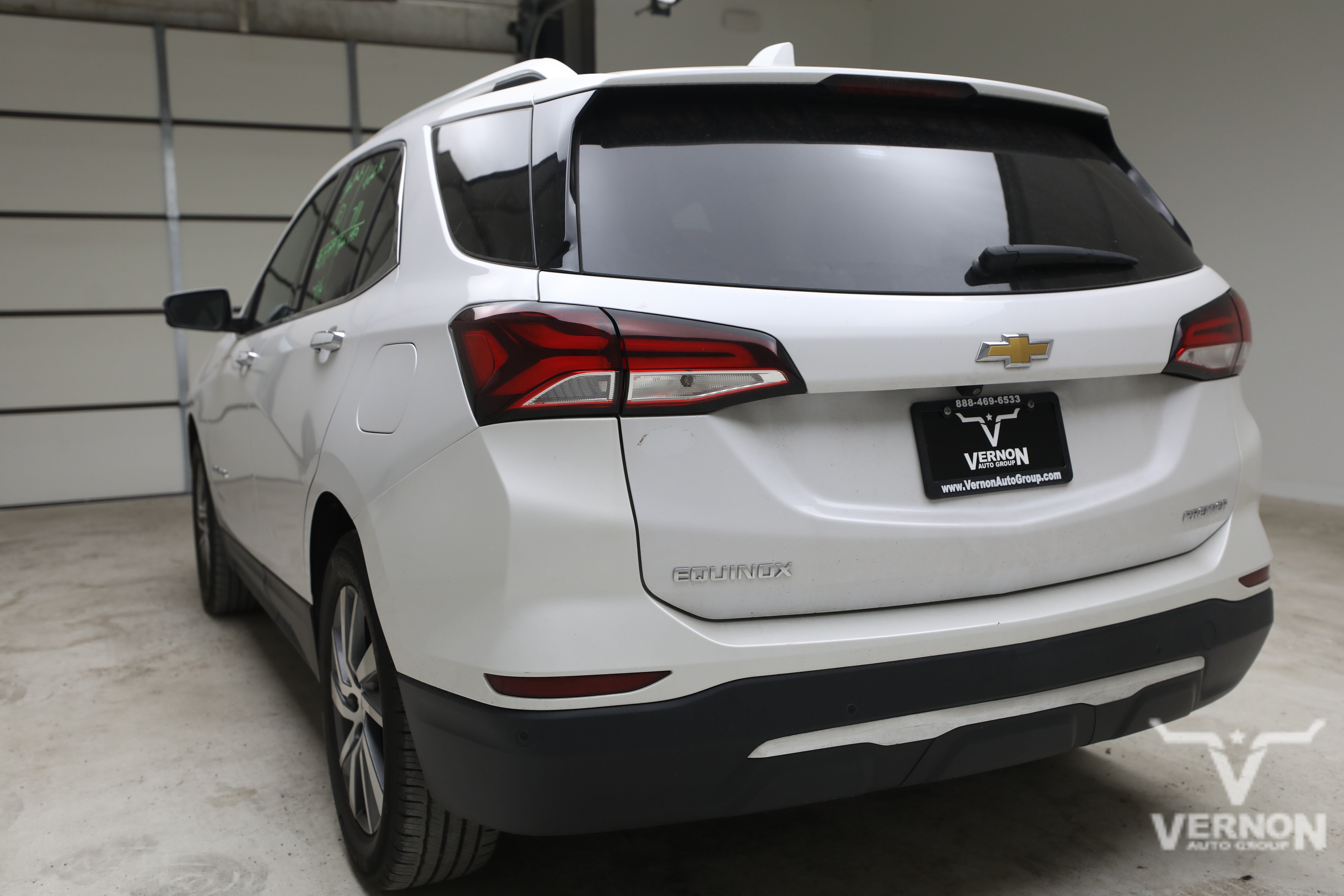 Used 2023 Chevrolet Equinox Premier FWD image 2