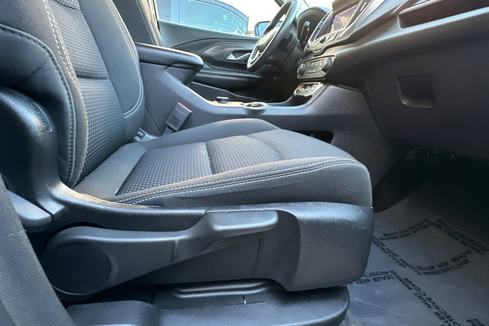 Used 2024 GMC Terrain SLE w/ Elevation Edition image 23