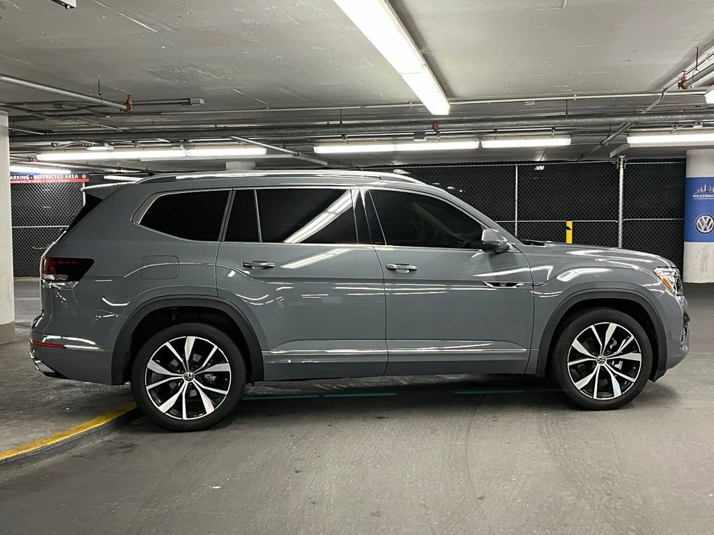 Certified 2025 Volkswagen Atlas SEL Premium R-Line image 42