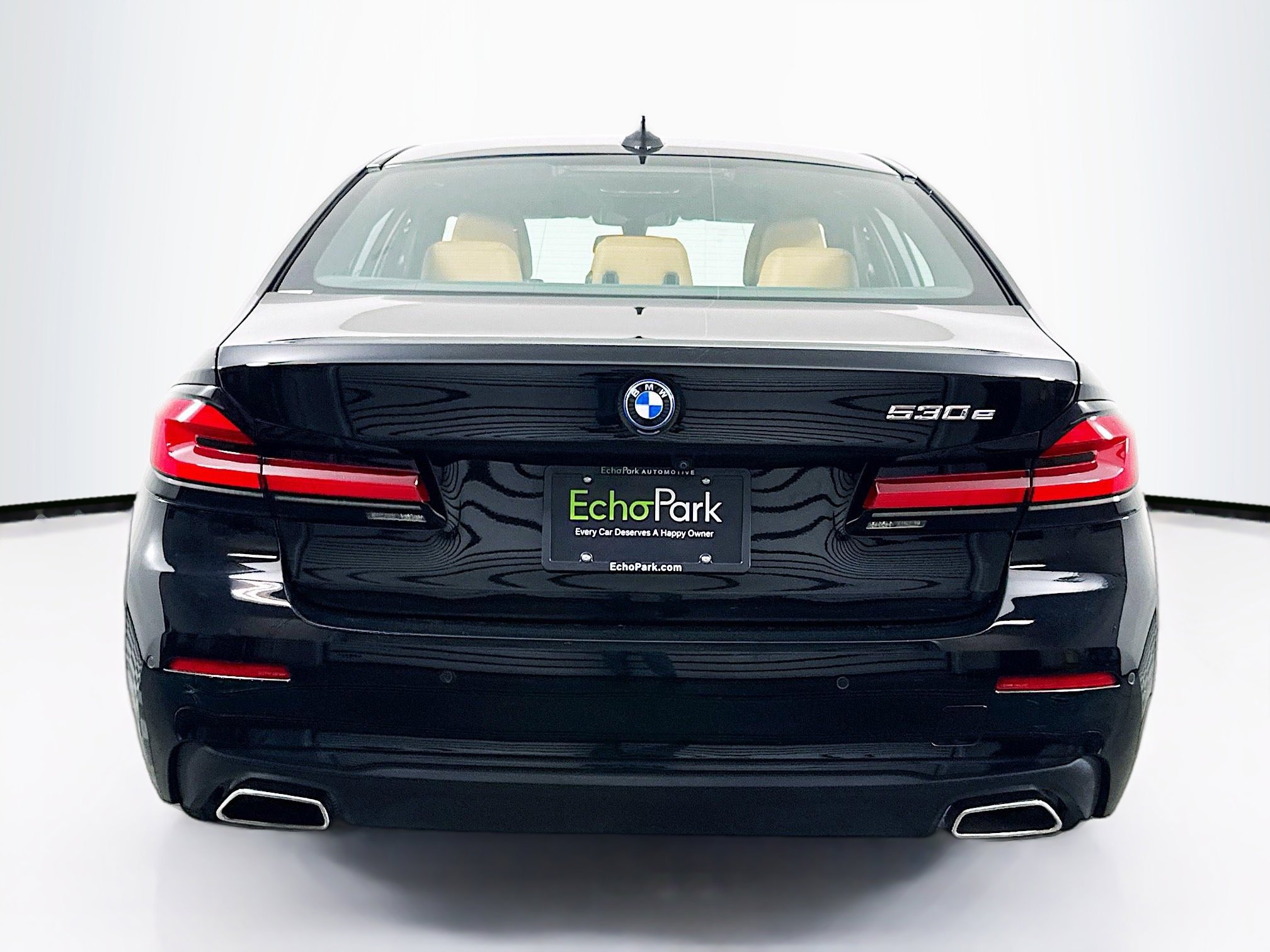 Used 2023 BMW 530e w/ Convenience Package image 7