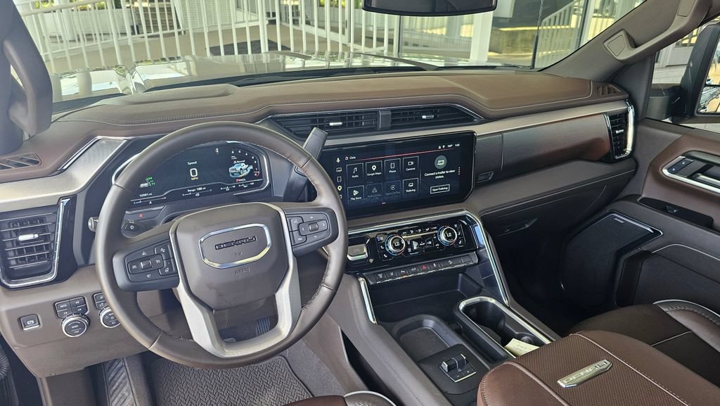 Used 2024 GMC Sierra 2500 Denali AWD/4WD image 9