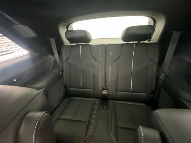 Used 2026 Cadillac Vistiq Sport w/ LPO, Floor Liner Package AWD/4WD image 7