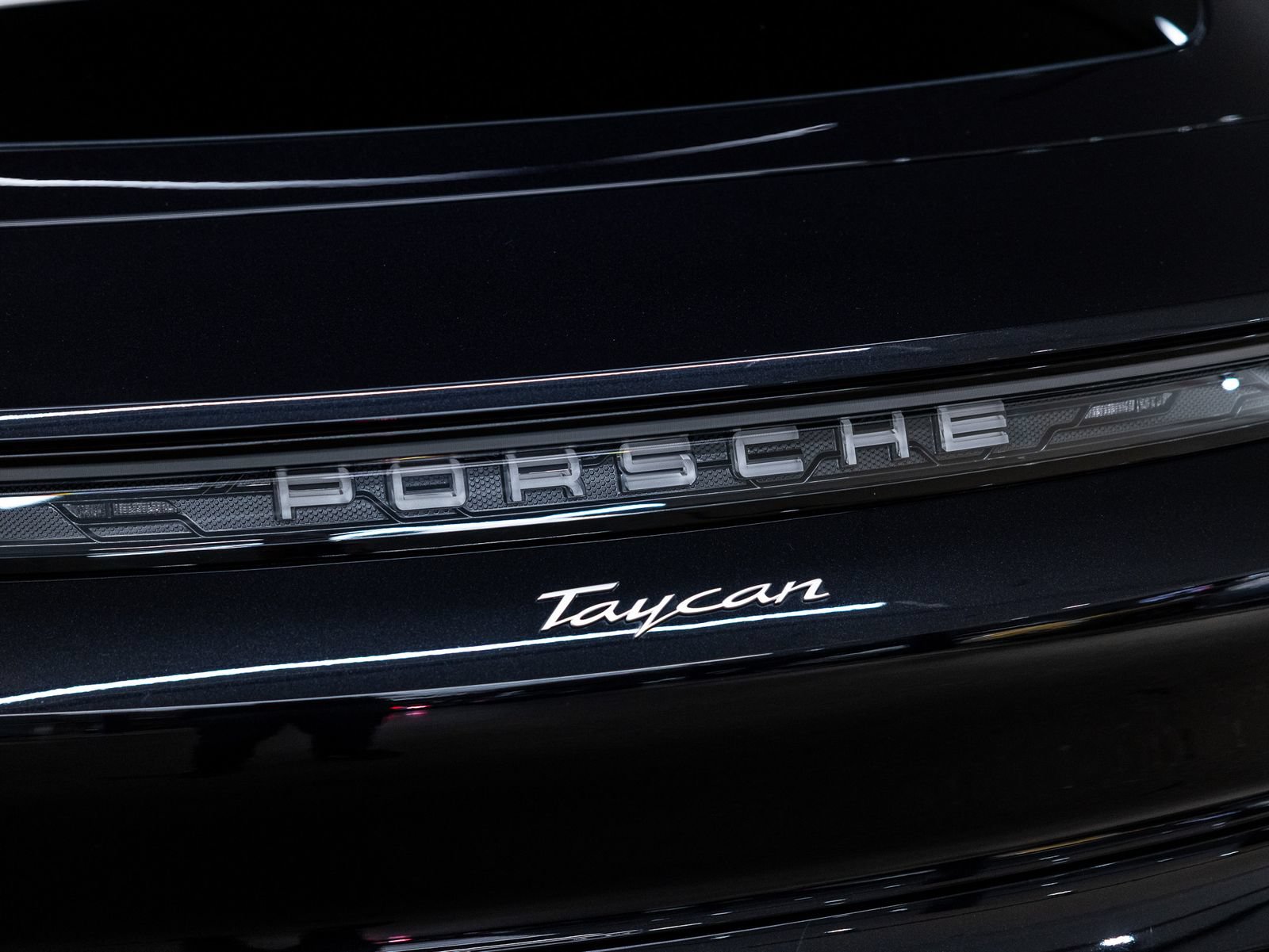 Certified 2025 Porsche Taycan RWD image 23