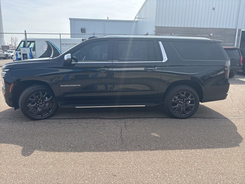 Used 2025 Chevrolet Suburban Premier image 5
