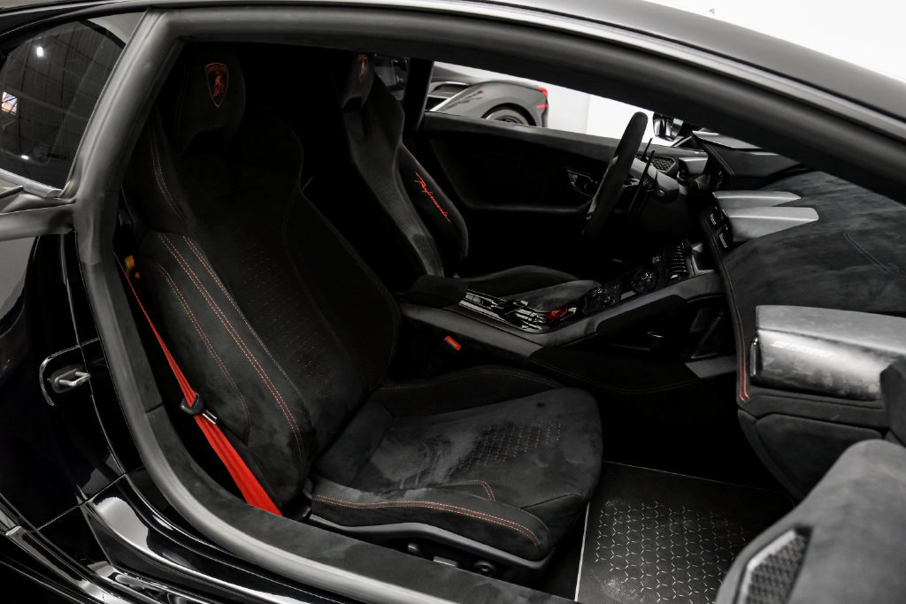Used 2018 Lamborghini Huracan Performante AWD/4WD image 33