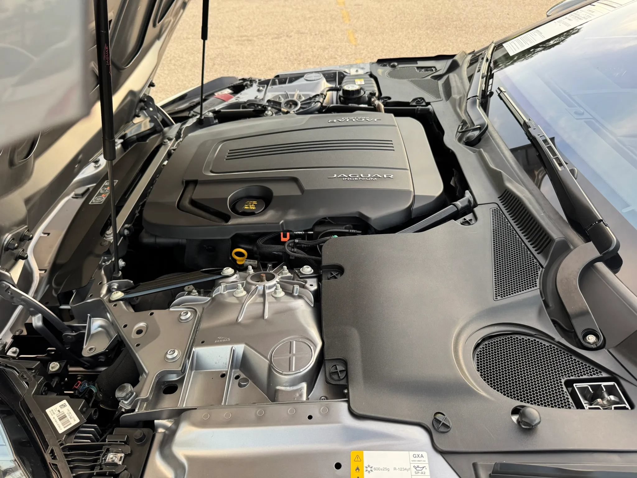 Used 2020 Jaguar F-TYPE Coupe RWD image 37