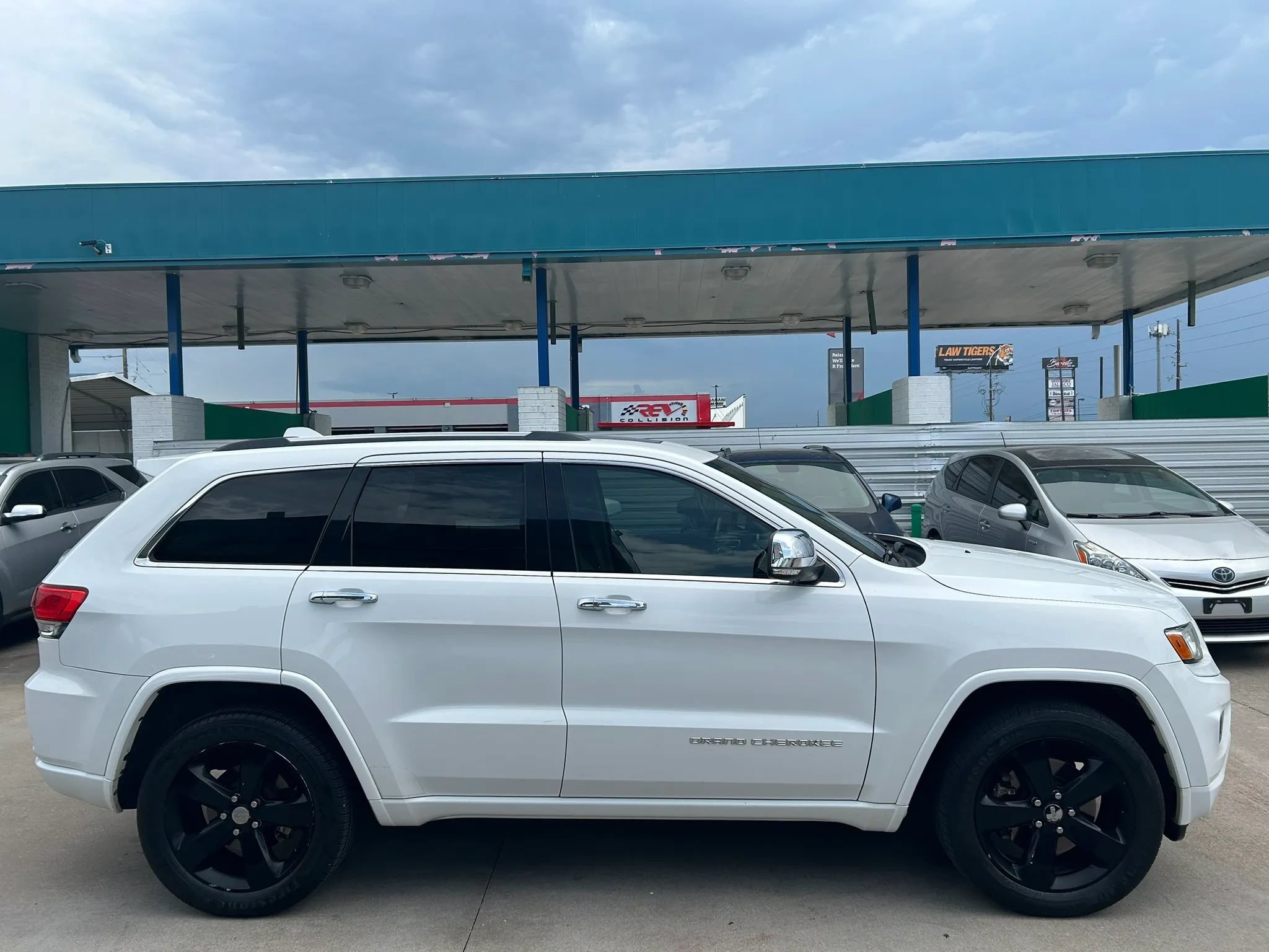 Used 2015 Jeep Grand Cherokee Overland AWD/4WD image 6