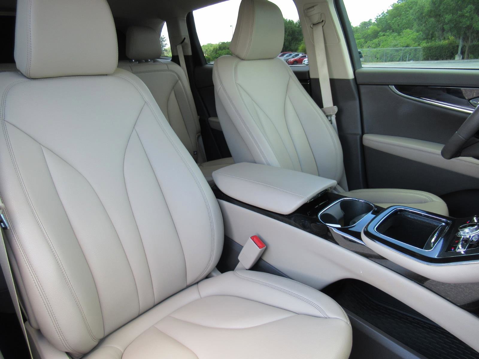 Used 2022 Lincoln Nautilus FWD w/ Premium Package image 9