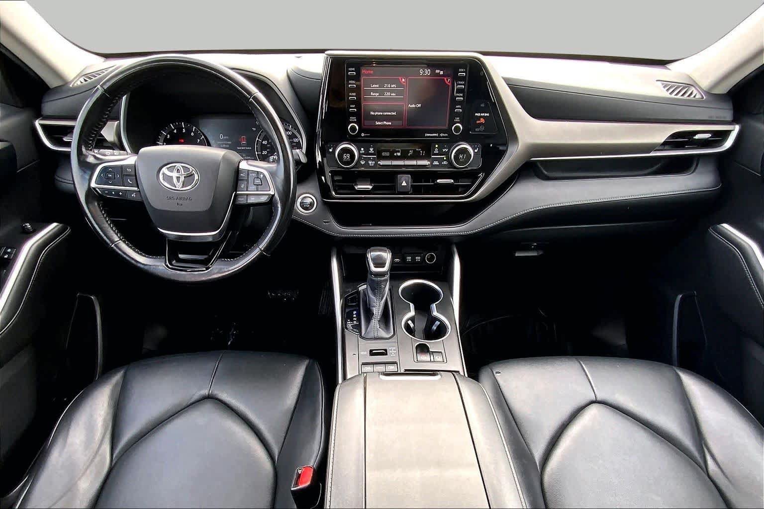 Used 2020 Toyota Highlander XLE AWD/4WD image 14