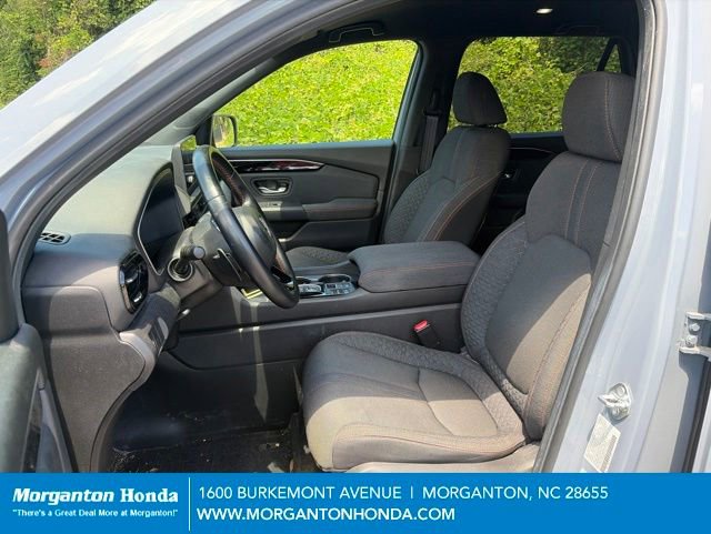 Used 2025 Honda Pilot Sport image 12