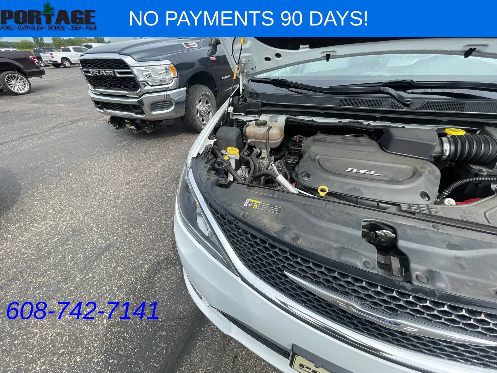 Used 2017 Chrysler Pacifica Touring-L FWD image 32