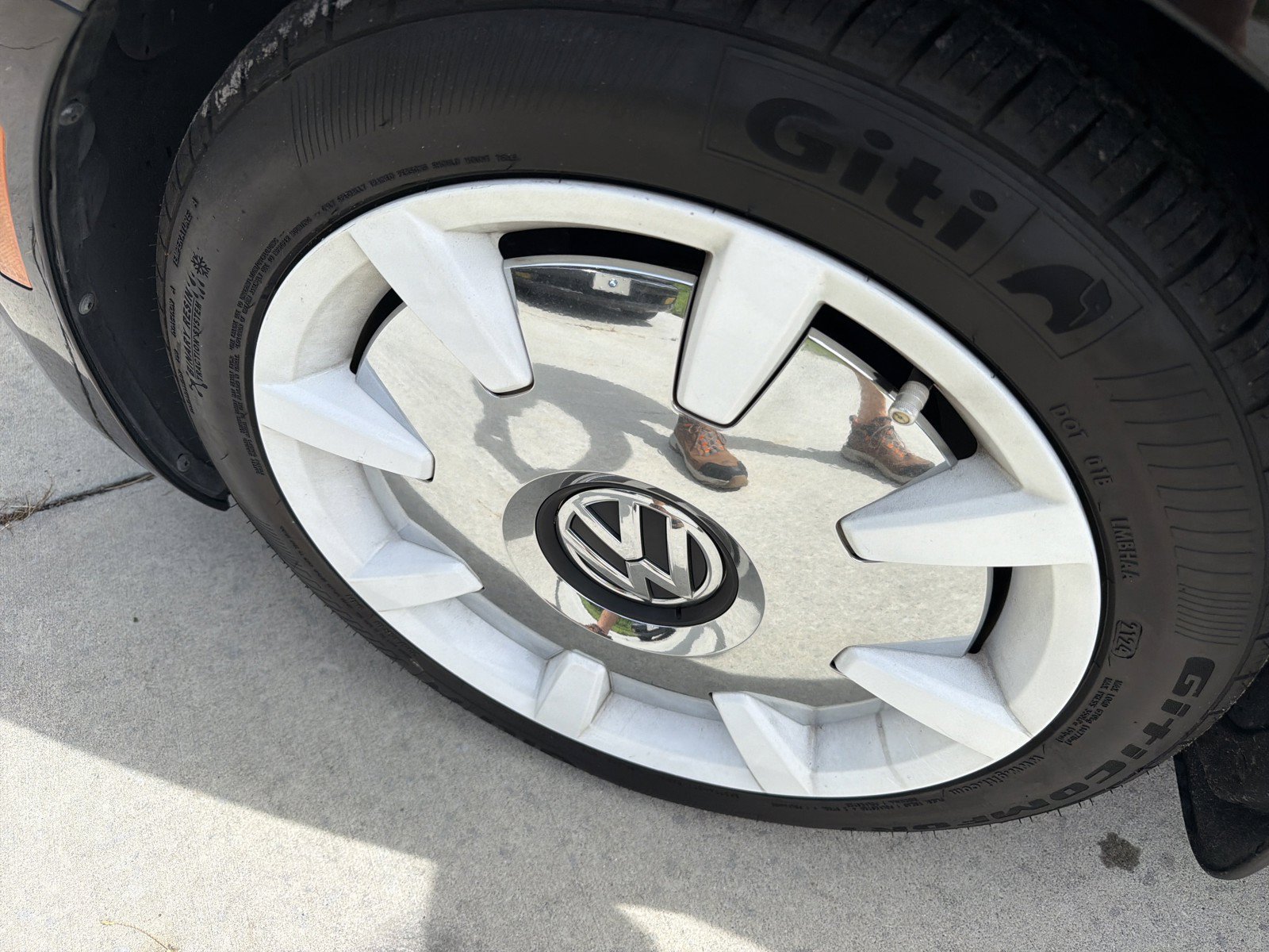 Used 2019 Volkswagen Beetle 2.0T SE FWD image 10