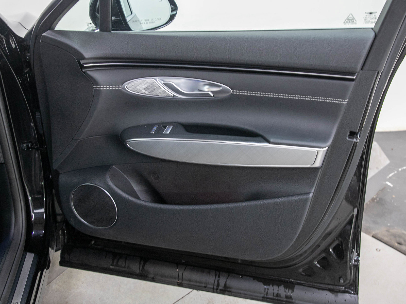 Used 2023 Genesis Electrified GV70 AWD/4WD image 9