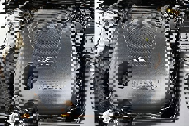 Used 2016 Nissan Maxima SR w/ Midnight Edition image 17