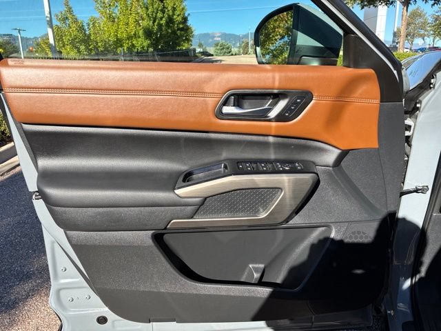 Used 2025 Nissan Pathfinder Platinum AWD/4WD image 15