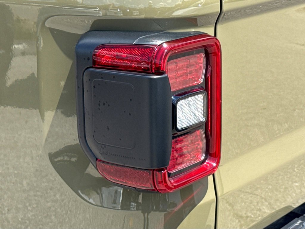 Certified 2025 Jeep Gladiator Rubicon w/ Convenience Group image 6