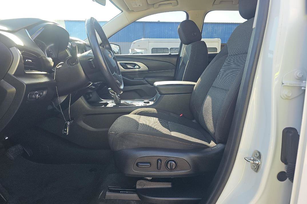 Used 2021 Chevrolet Traverse LT FWD image 3