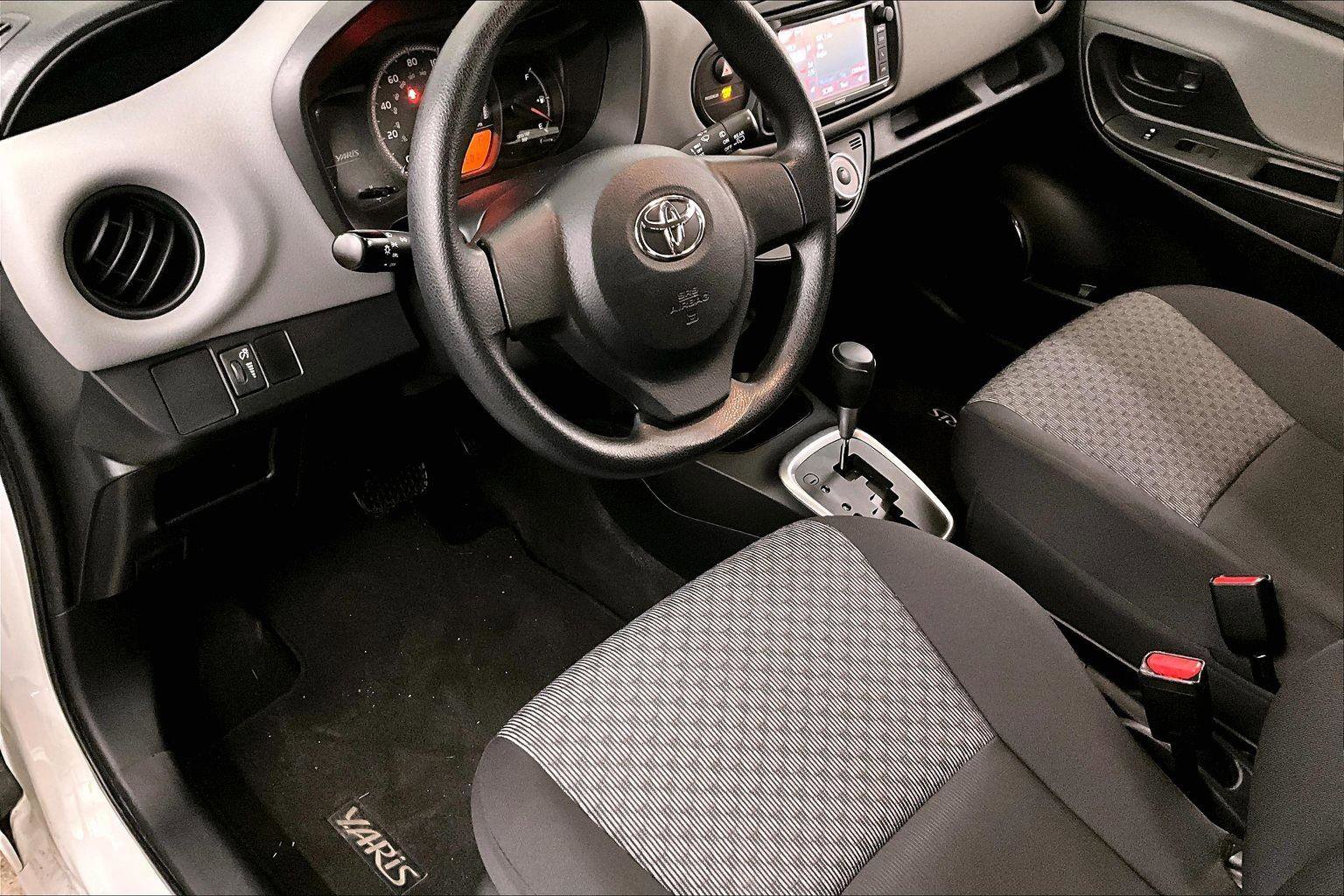 Used 2016 Toyota Yaris LE image 12