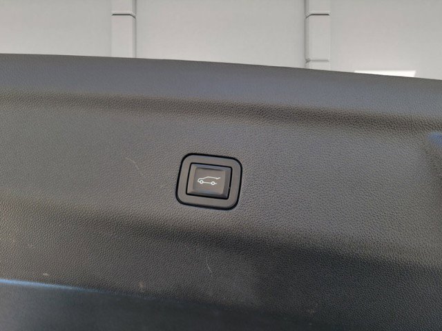 Used 2024 GMC Yukon XL Denali Ultimate image 6