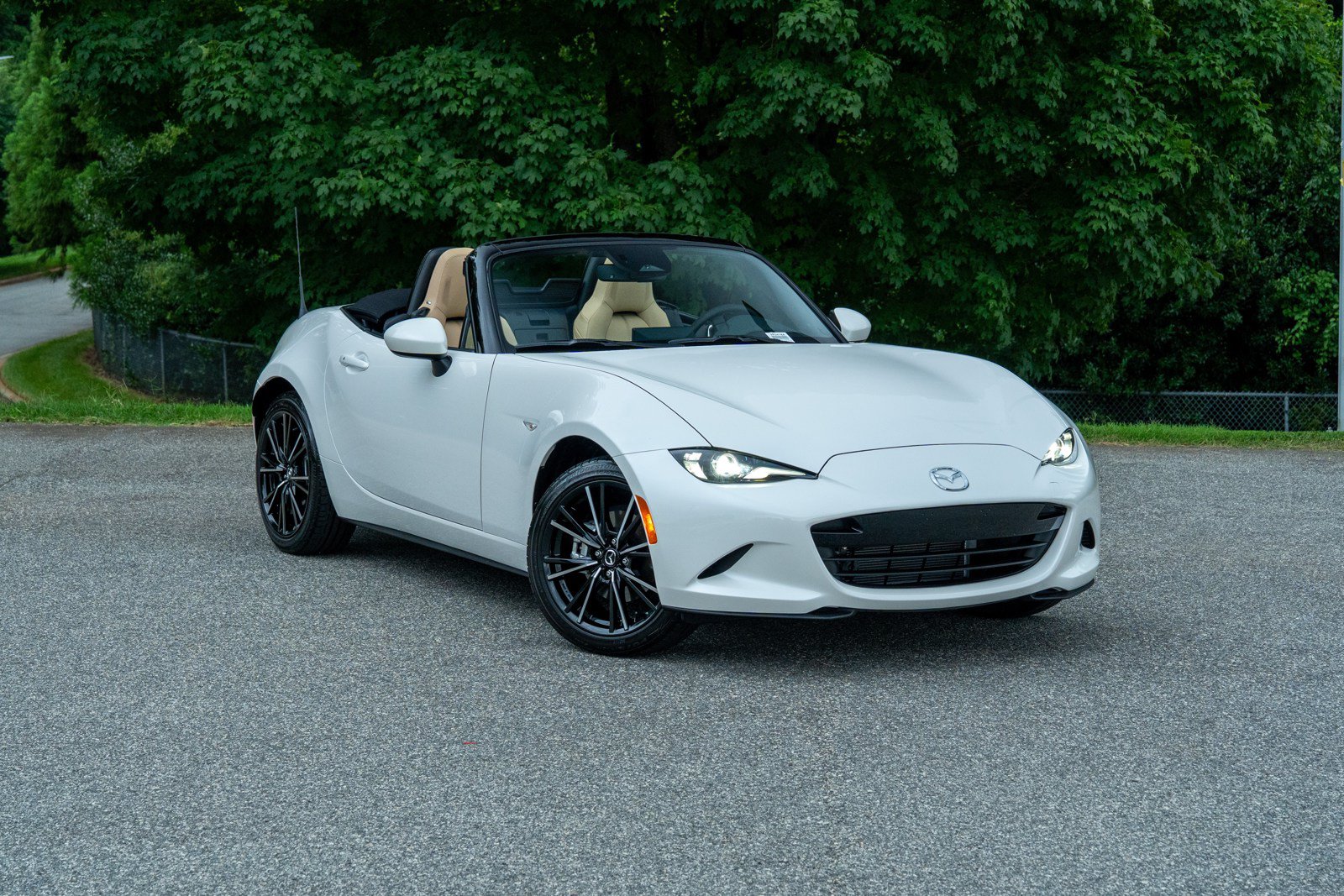 Used 2026 MAZDA MX-5 Miata Grand Touring RWD image 1