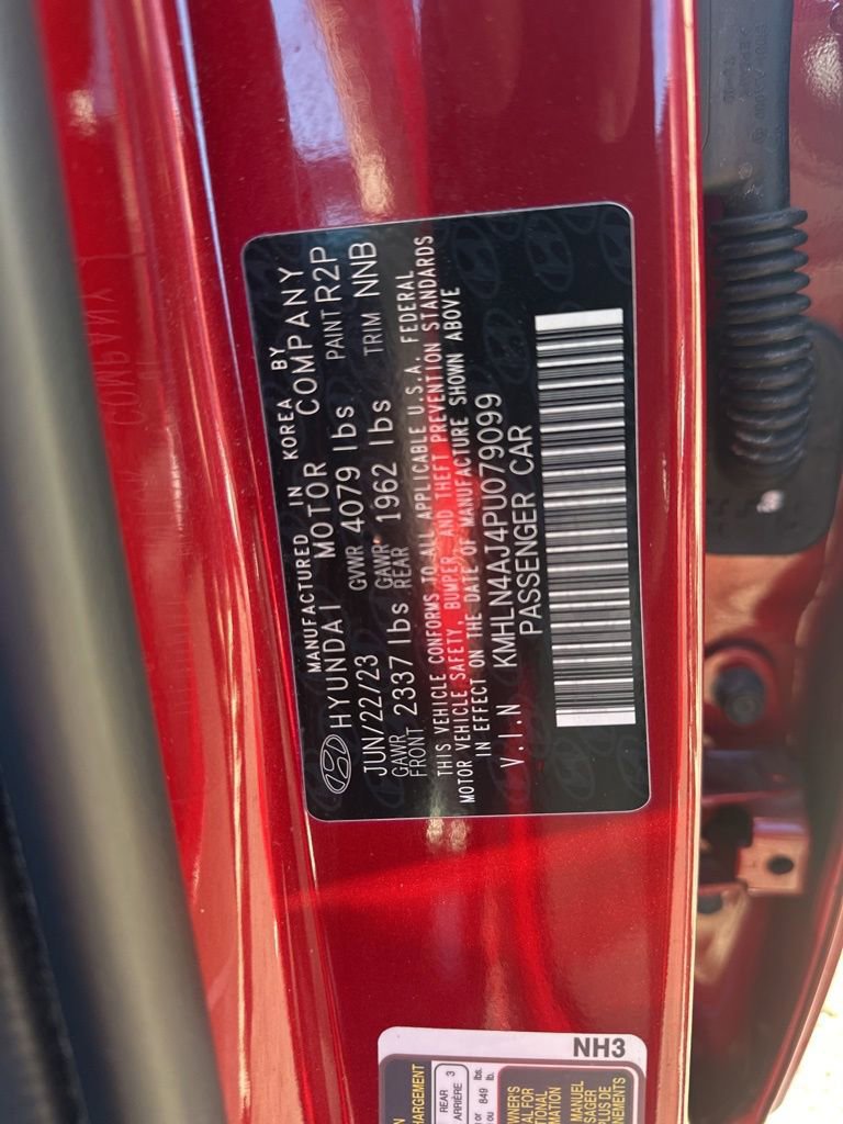 Used 2023 Hyundai Elantra Limited image 34