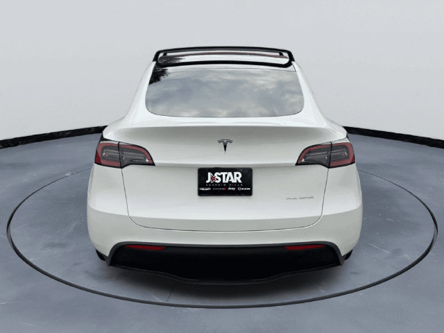 Used 2024 Tesla Model Y Long Range AWD/4WD image 6