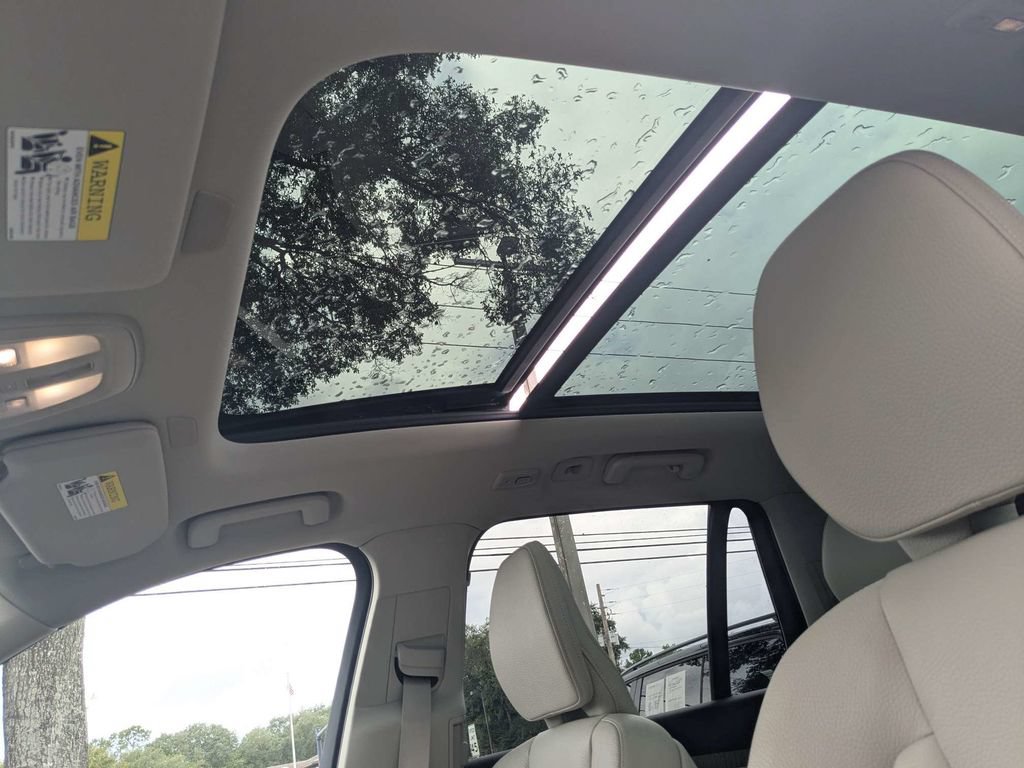 Certified 2023 Volvo XC90 T8 Plus AWD/4WD image 29