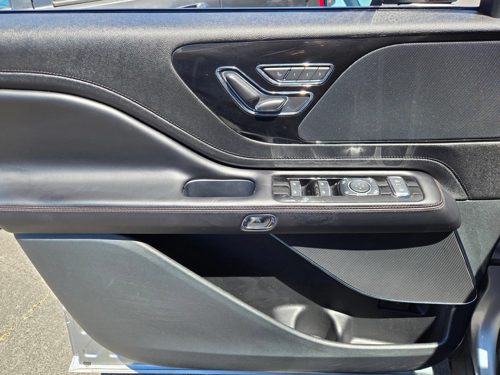 Used 2024 Lincoln Aviator 2WD w/ Premium Package image 16