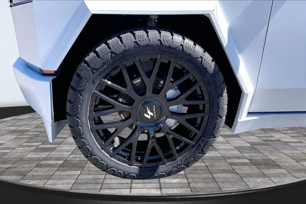 Used 2025 Tesla Cybertruck AWD Crew Cab image 8