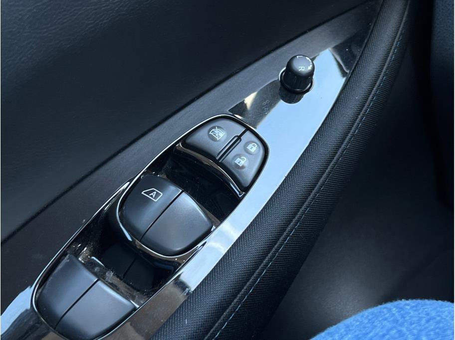 Used 2018 Nissan Leaf SV w/ SV Technology Package image 16