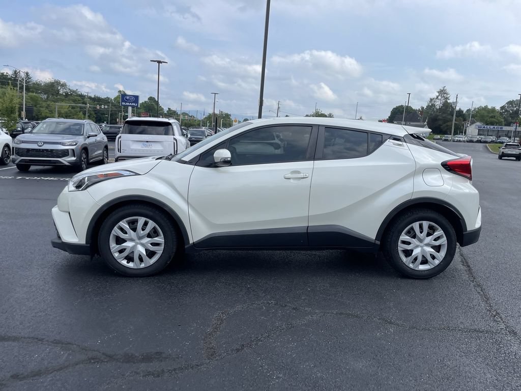 Used 2019 Toyota C-HR LE FWD image 3