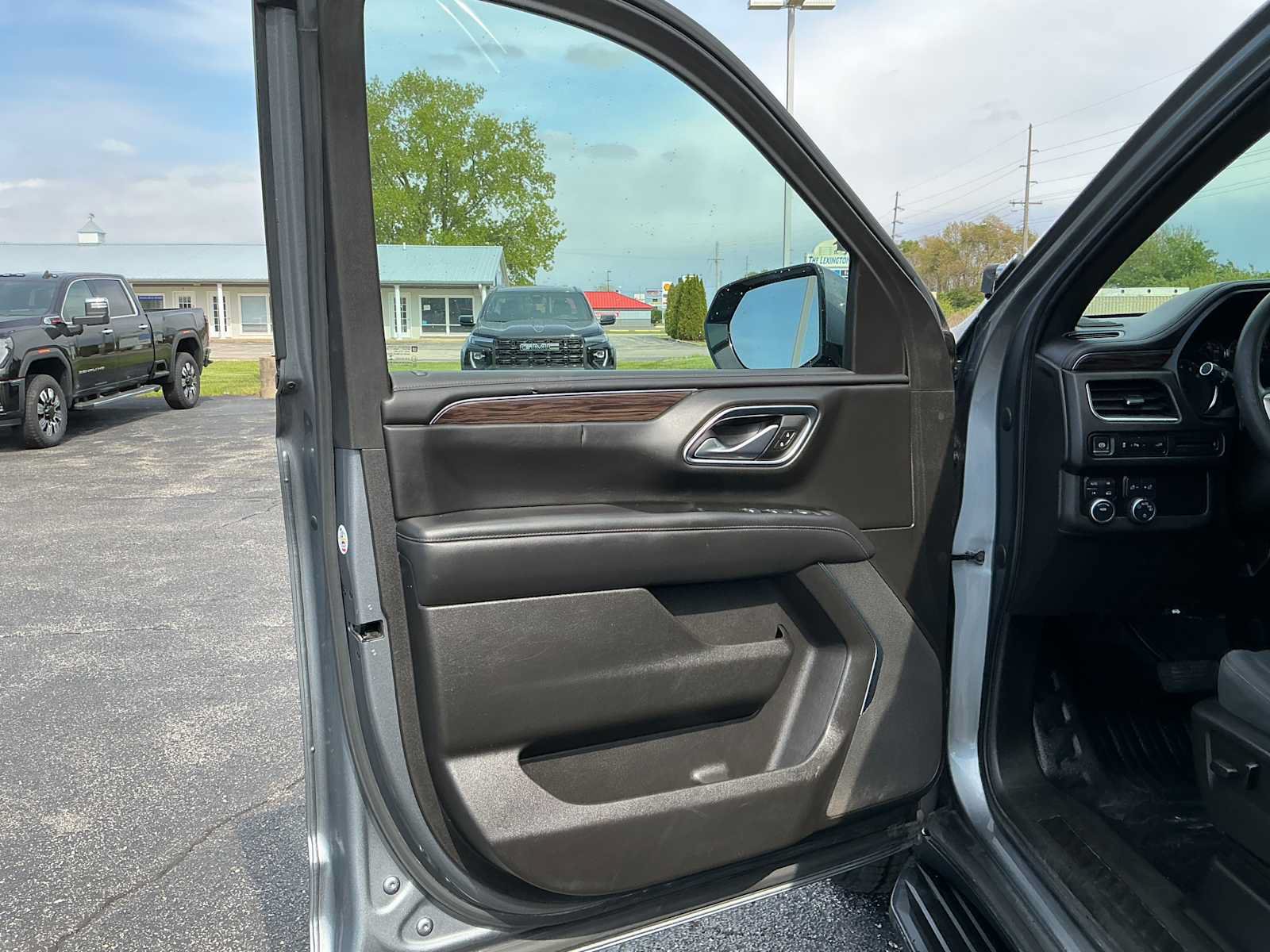 Used 2021 Chevrolet Tahoe 4WD image 20