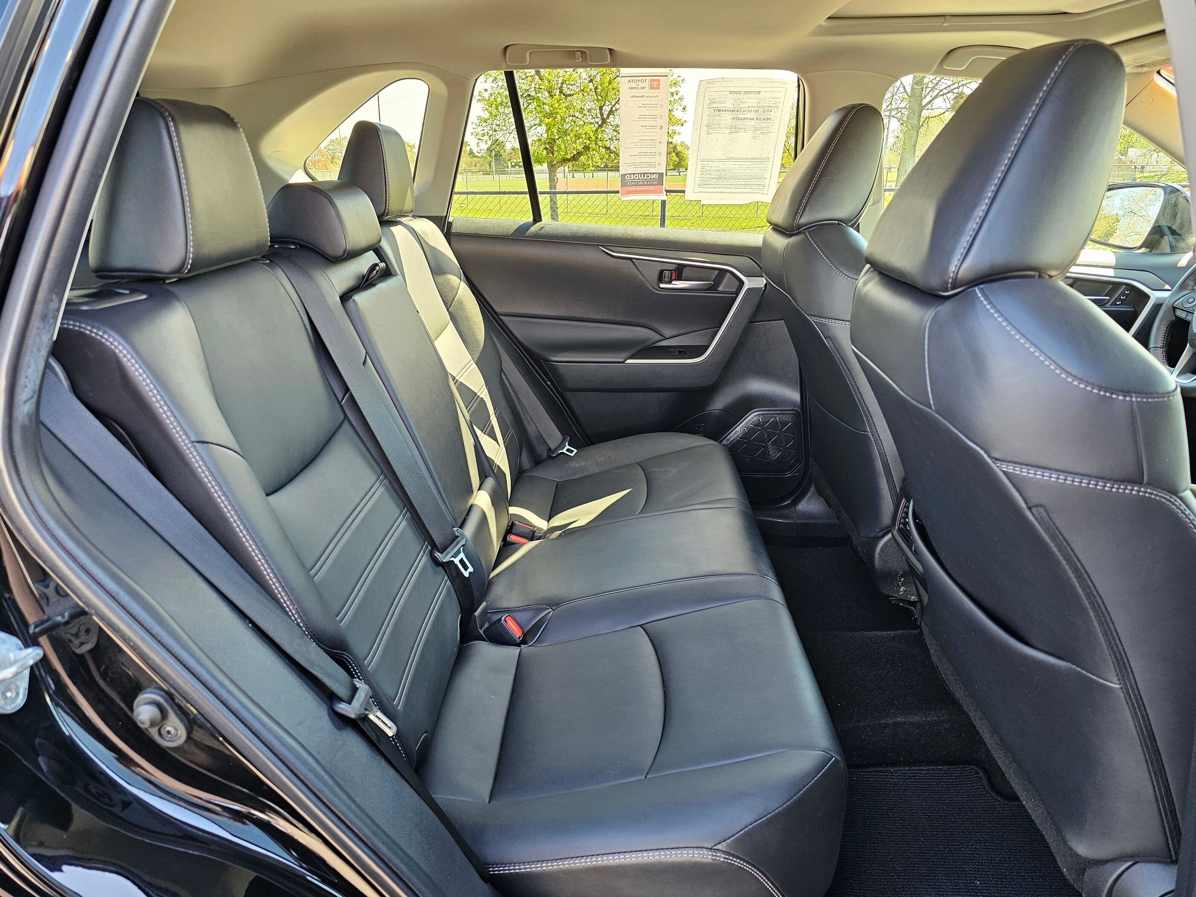 Used 2023 Toyota RAV4 XLE Premium image 12