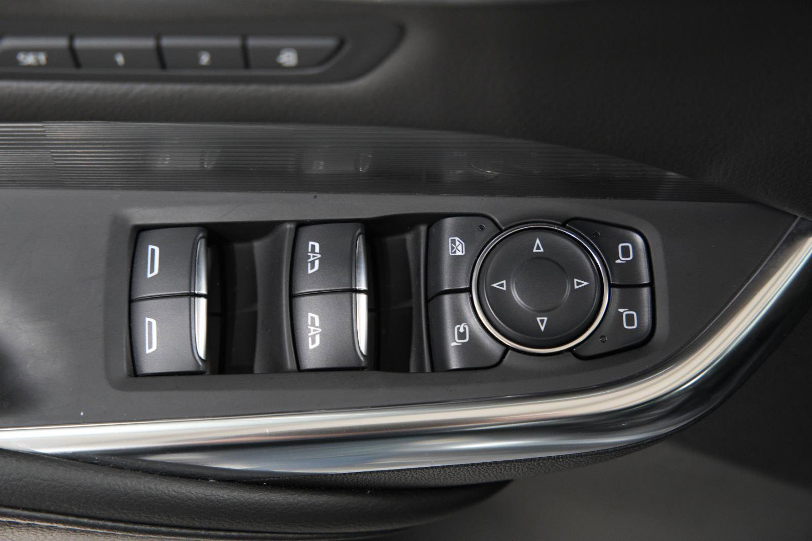 Used 2025 Cadillac XT4 Premium Luxury image 25