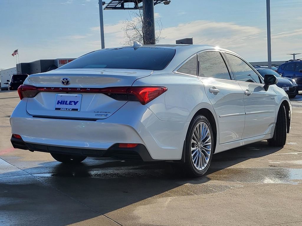 Used 2021 Toyota Avalon Limited image 4