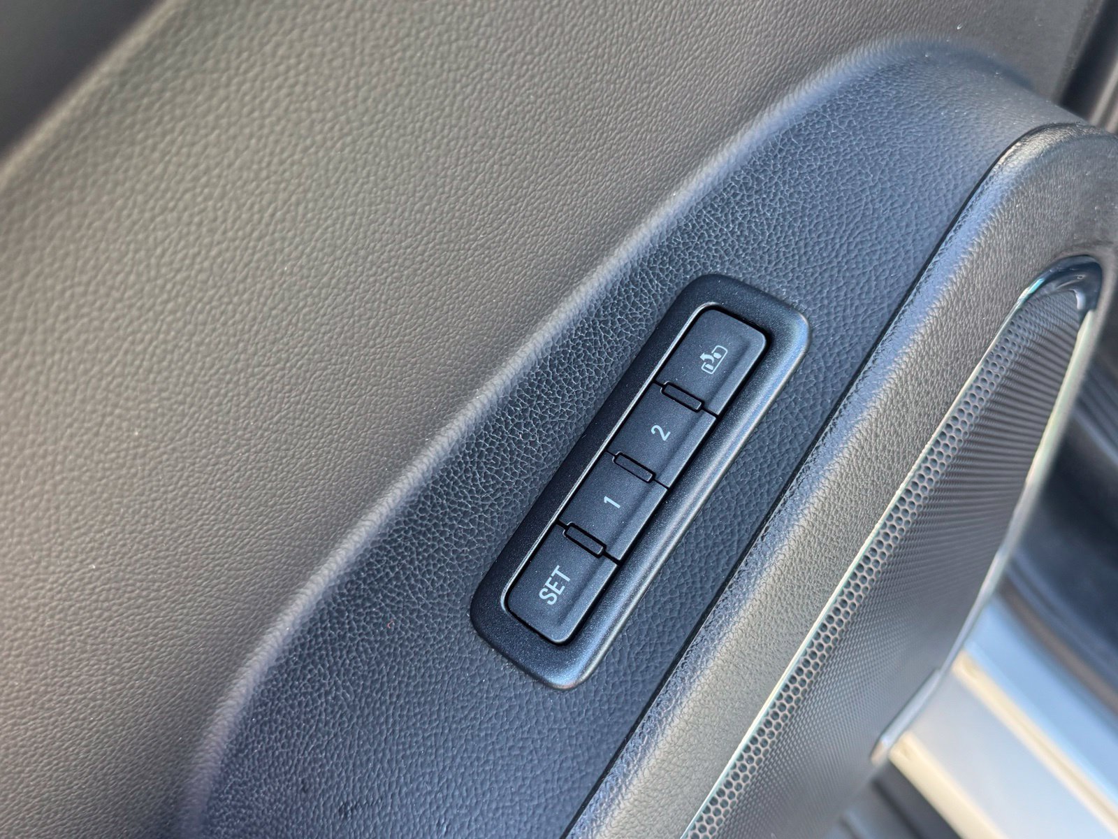 Used 2018 Chevrolet Tahoe LT AWD/4WD image 13