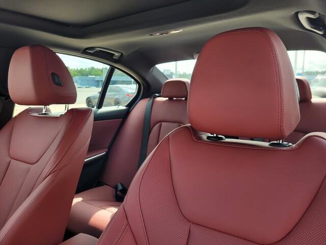 Certified 2025 BMW 330i Sedan w/ Convenience Package image 27