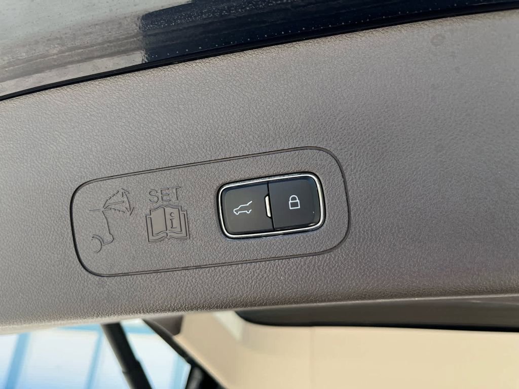 Used 2022 Lincoln Aviator Reserve w/ Equipment Group 201A image 13