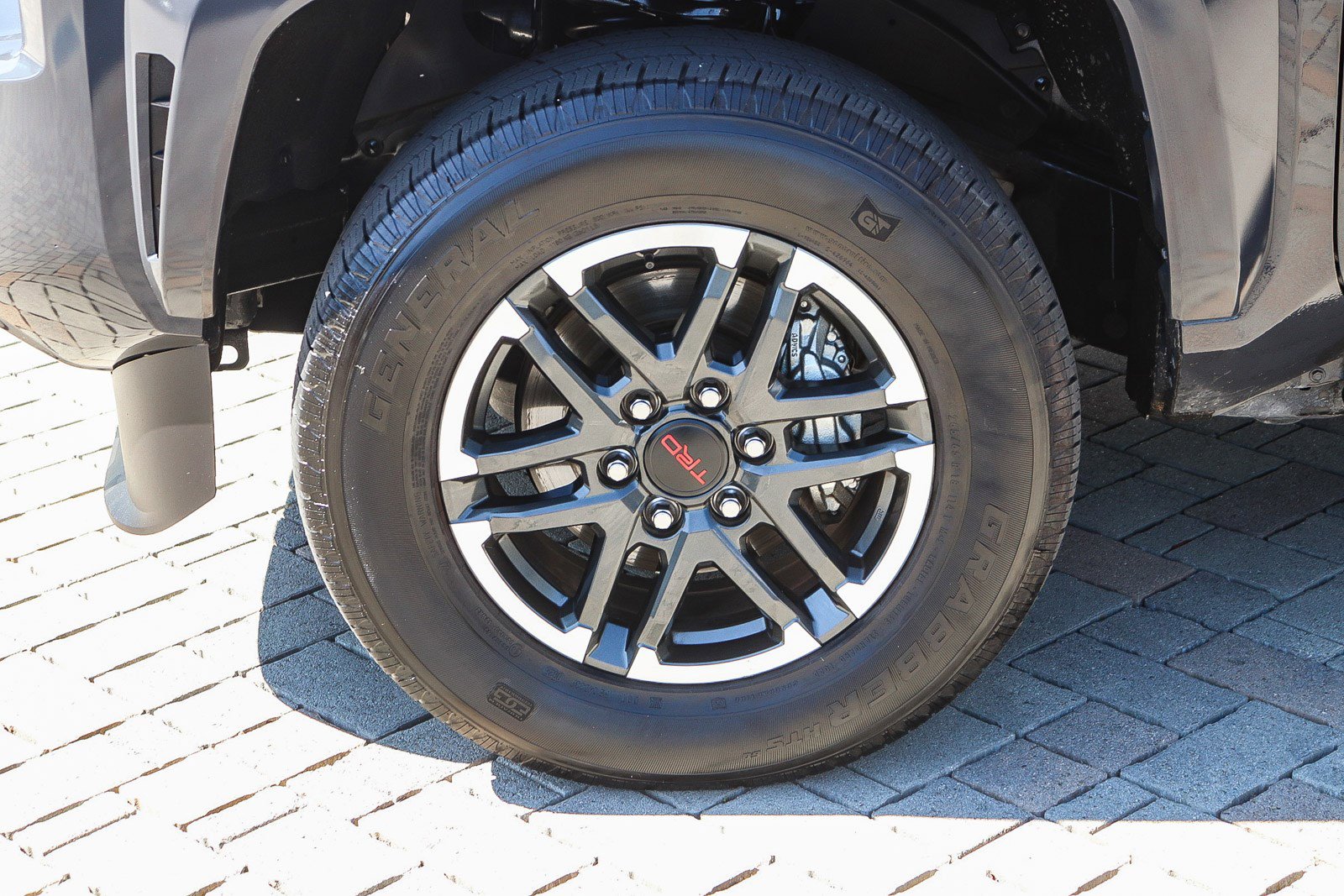 Used 2025 Toyota Tacoma TRD Sport image 13