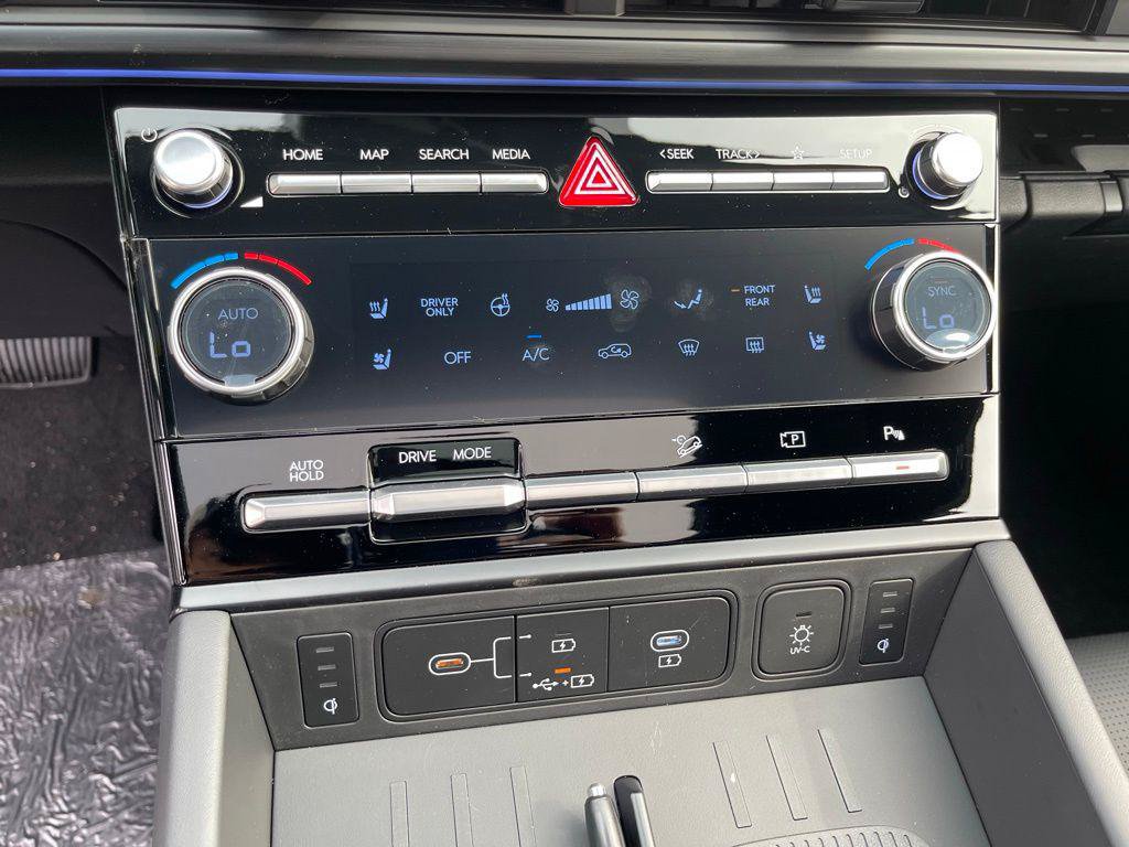 New 2025 Hyundai Santa Fe Calligraphy FWD image 23