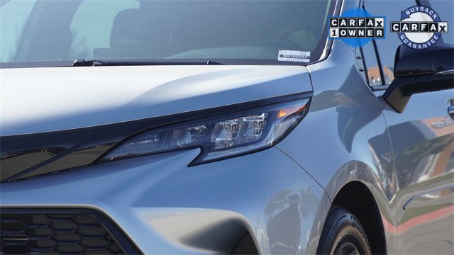 Used 2025 Toyota Sienna XSE w/ XSE Premium Package image 4