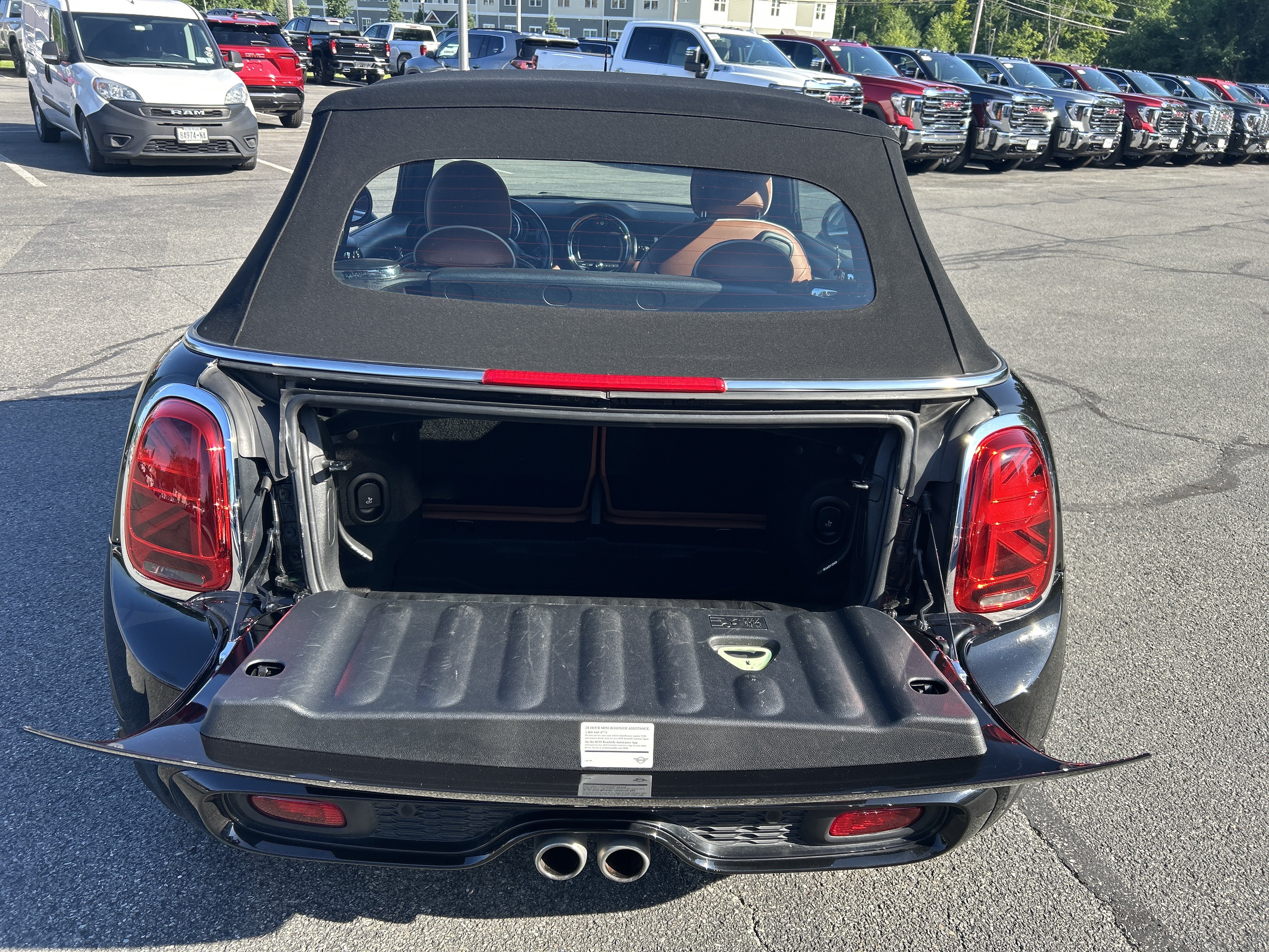 Used 2019 MINI Cooper S w/ Signature Upholstery Package FWD image 10