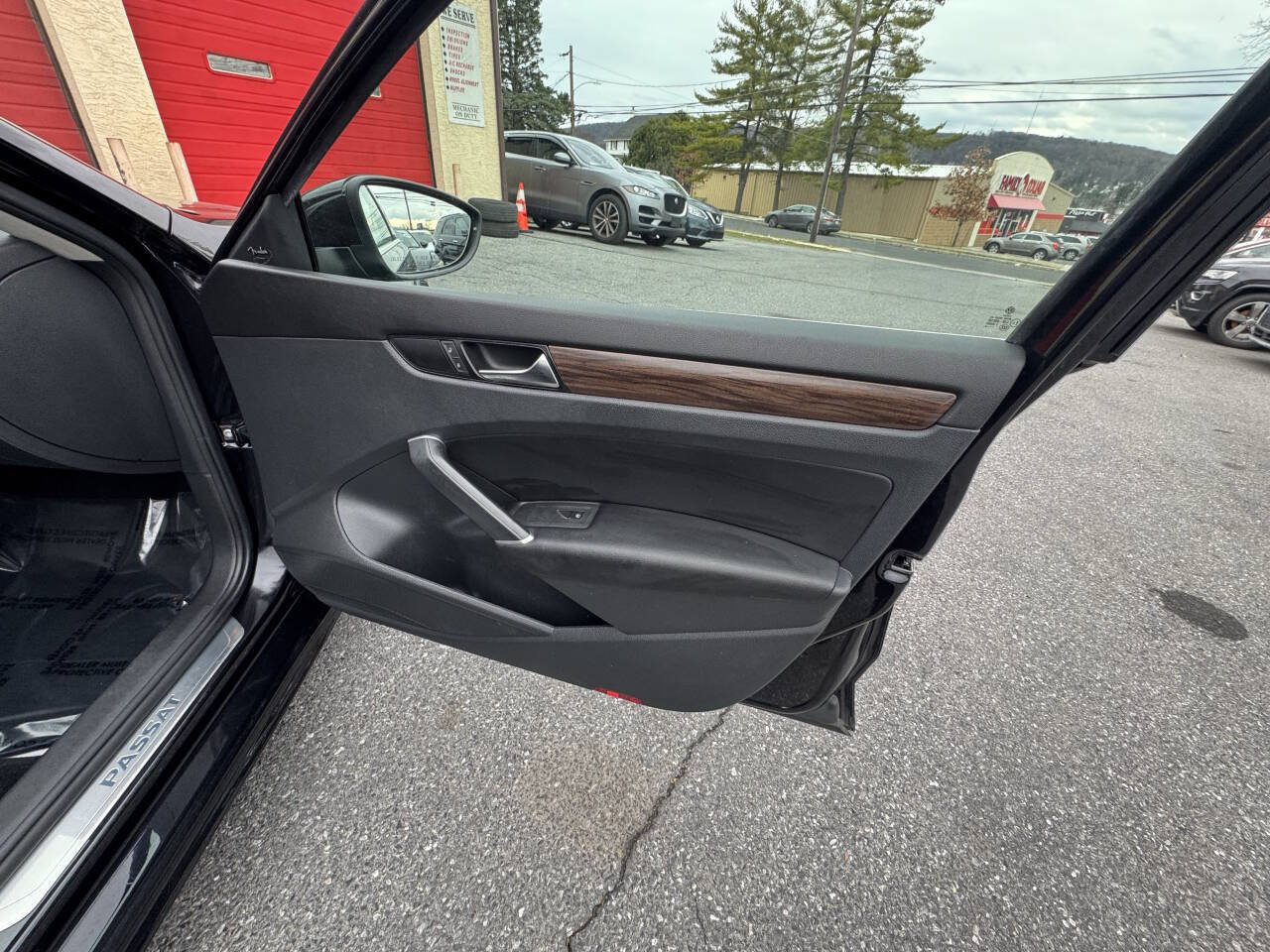 Used 2020 Volkswagen Passat 2.0T SEL FWD image 22