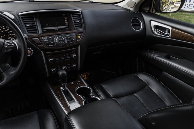 Used 2019 Nissan Pathfinder Platinum image 25