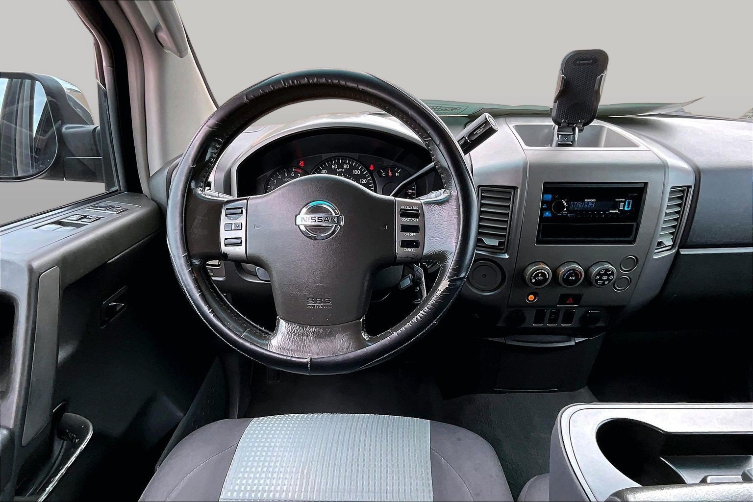 Used 2005 Nissan Titan SE RWD image 5